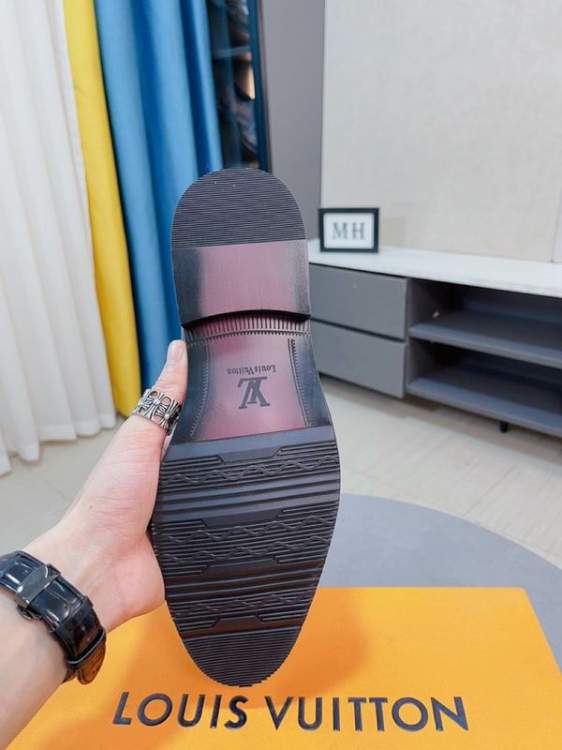 Picture of Louis Vuitton Shoes _SKULVsz38-45mnf022614120